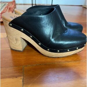 Kork-ease black leather clogs